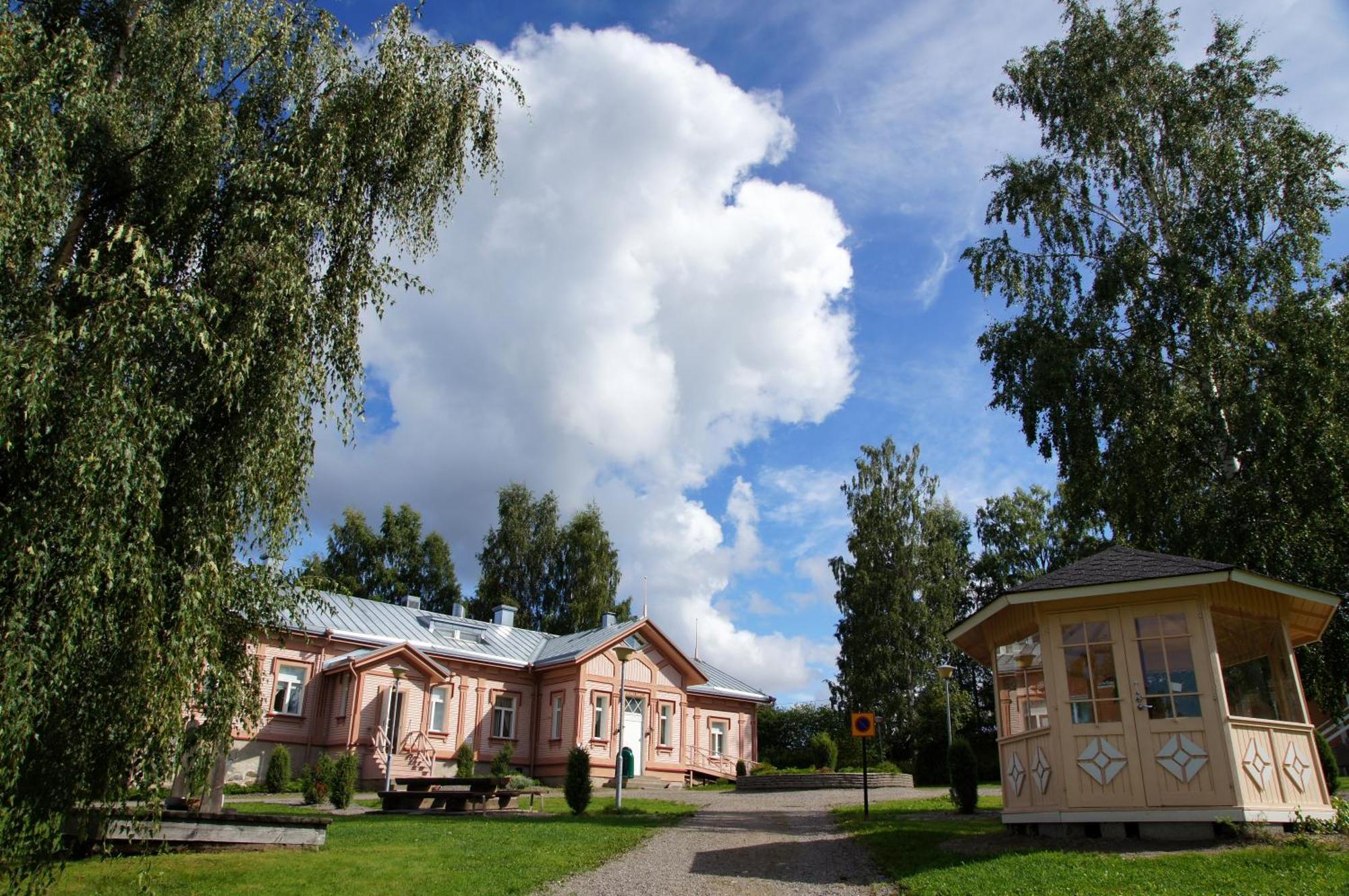 Savonlinnan Kansanopisto - Wanha Pappila エクステリア 写真